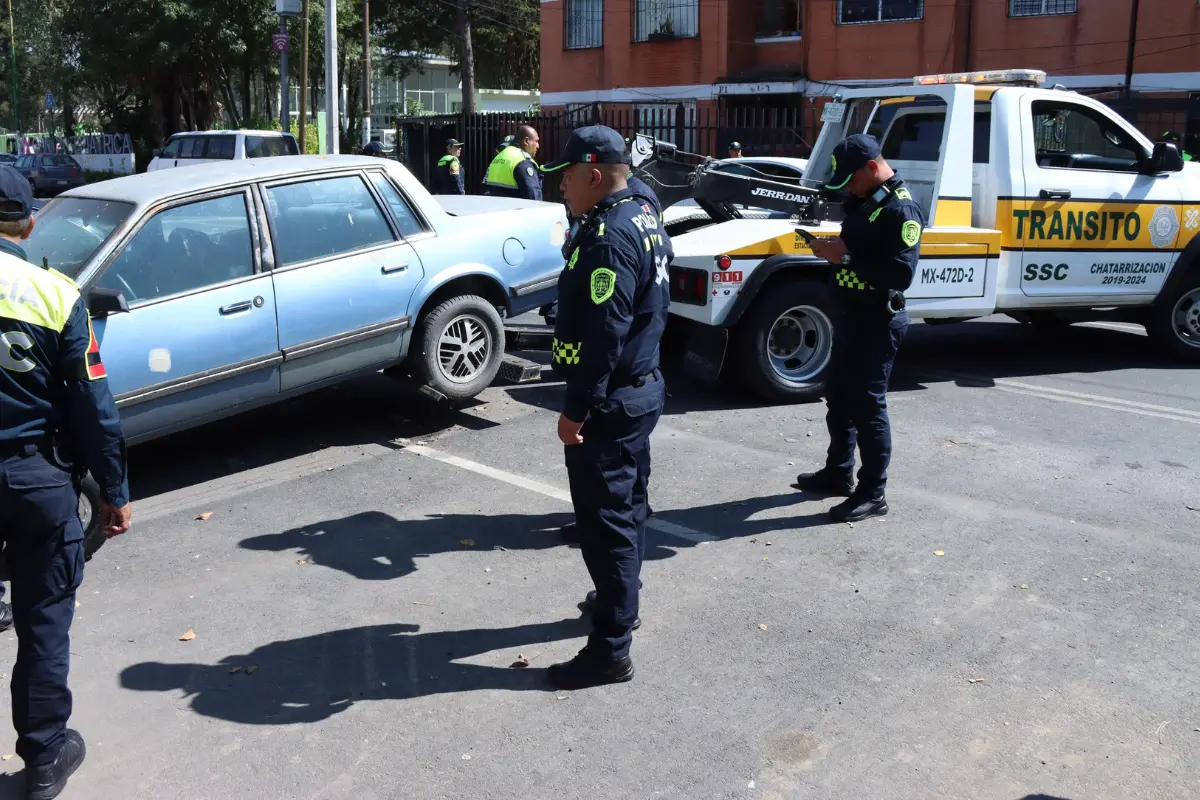 Policías en el programa chatarrización de la CDMX. Foto: SSC_CDMX