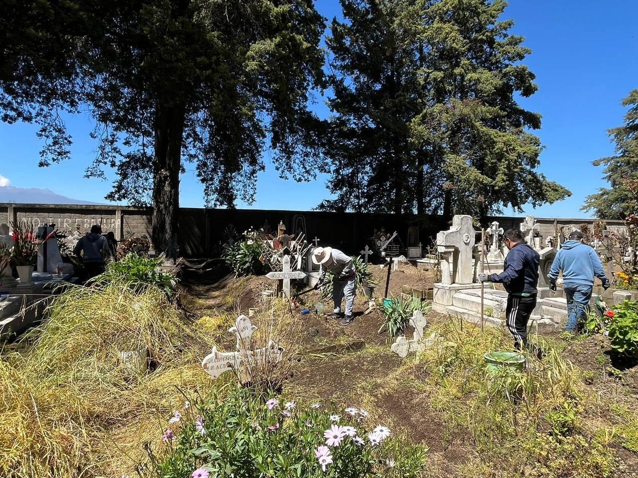 Se espera la visita de miles de personas en los panteones de Estado de México, se sugiere respetar las reglas de cada cementerio. Foto: Ayto. San Antonio La Isla