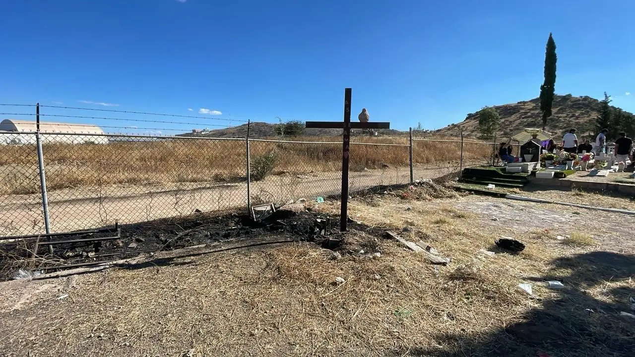 En la fosa común de El Sabino, se encuentran los cuerpos de las personas que no han sido reconocidos. Foto: Alejandro Ávila.