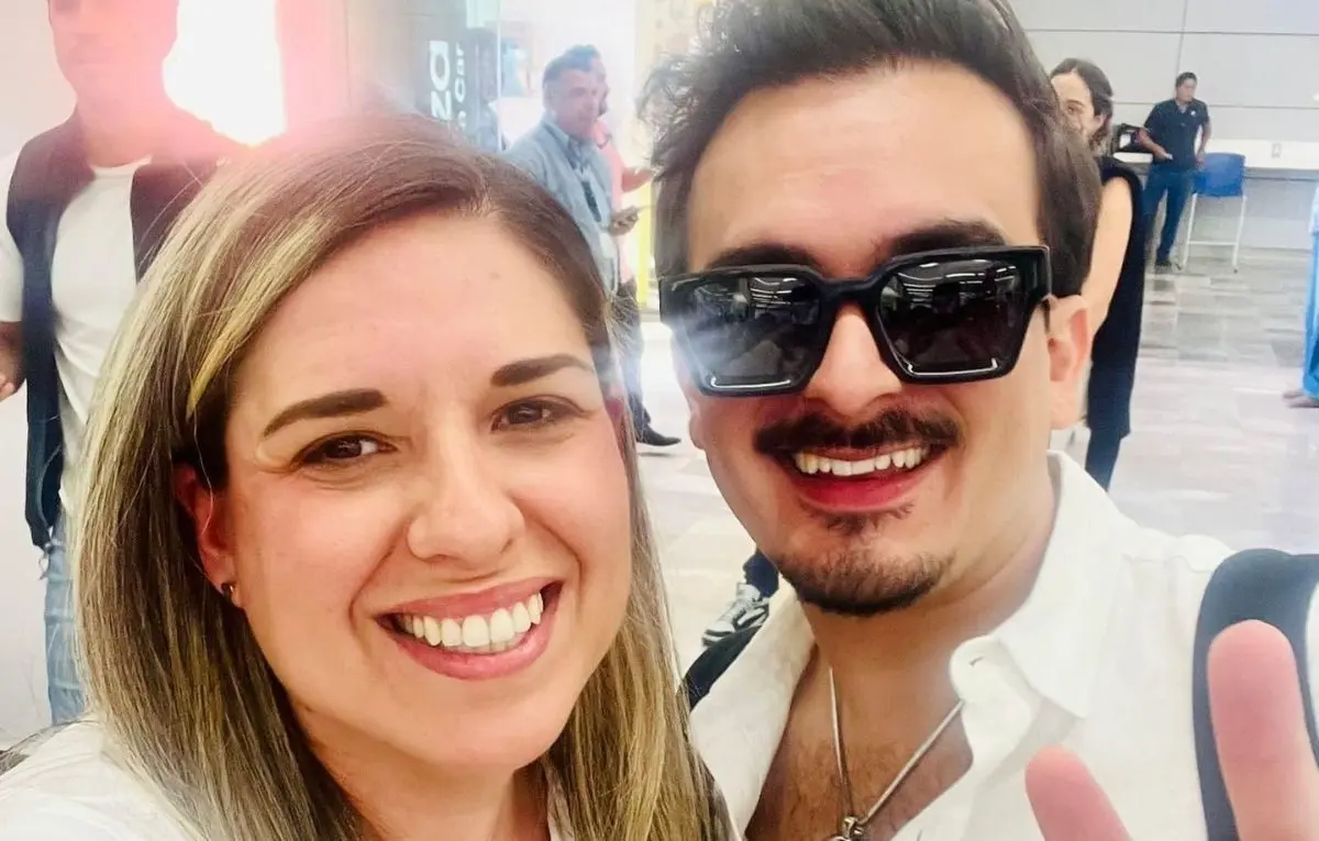 El influencer fue captado en el aeropuerto de La Paz. Foto: Cortesía / Elizabeth Solano