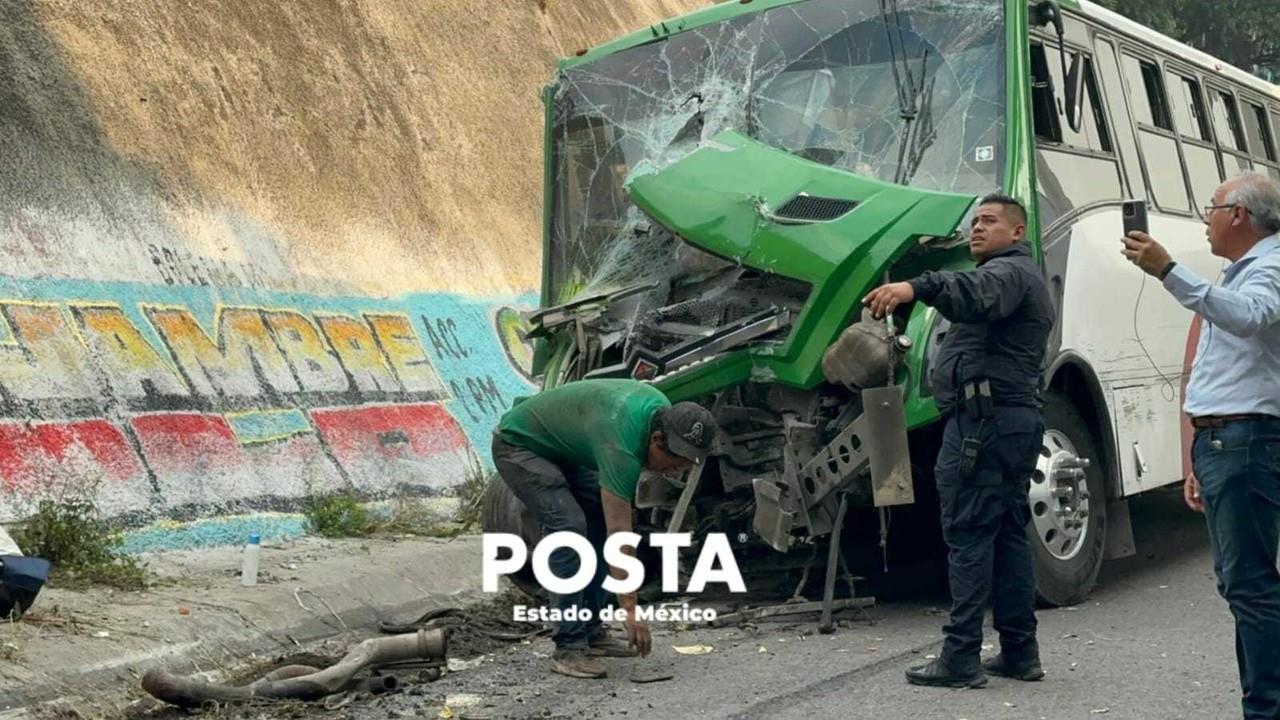 De acuerdo con la versión de los pasajeros, el chofer huyó. Foto: Fernando Cruz