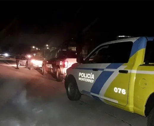 Unidades de la Policía de Monterrey, para detener a la pareja. Foto: Policía de Monterrey.