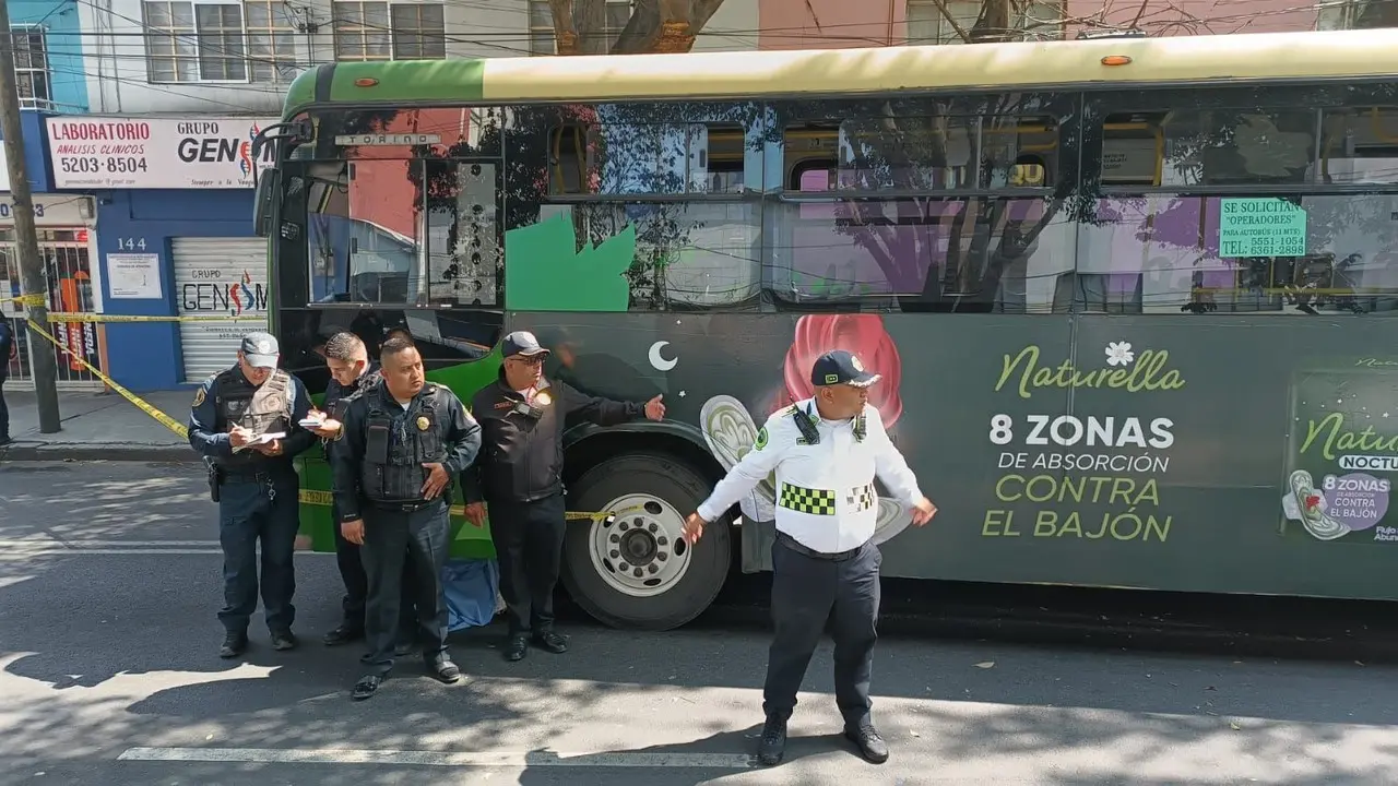Autoridades de la CDMX se presentaron luego de incidente con mujer de la tercera edad. Foto: Ramón Ramírez