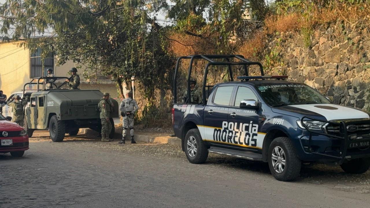 Un cuerpo fue abandonado en medio de la calle en Morelos. Foto: Cortesía.