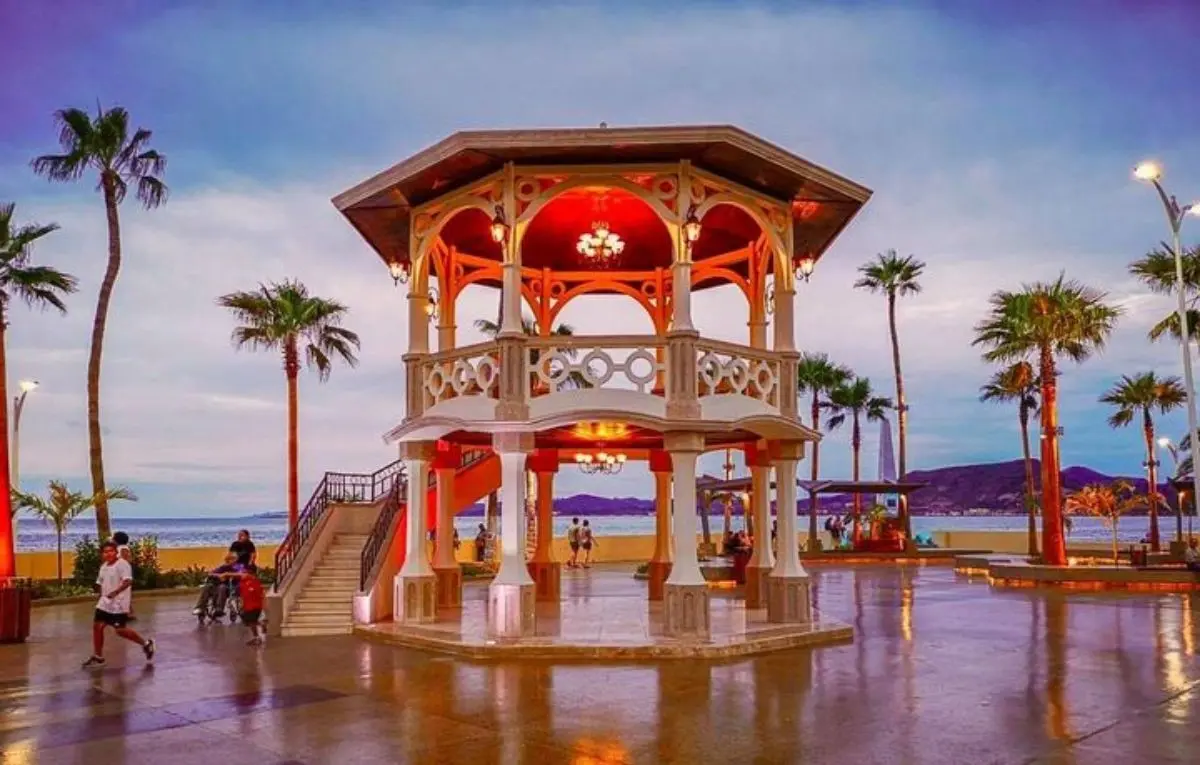 El kiosco del malecón de La Paz tiene su historia. Foto: Turismo La Paz