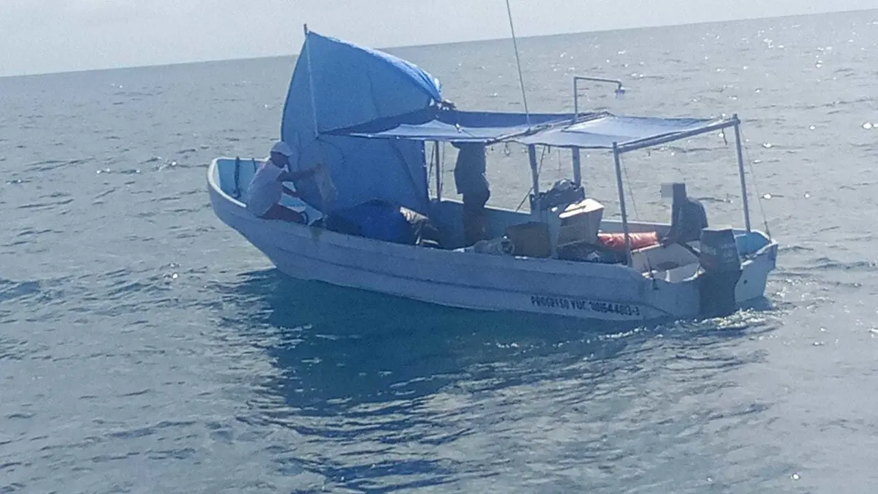 La jornada del jueves se registró el rescate de una embarcación menor en alta mar tras tener una falla mecánica.- Foto de la Semar