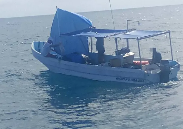 Rescate en mar yucateco: ayudan a barco para llegar a tierra tras falla mecánica