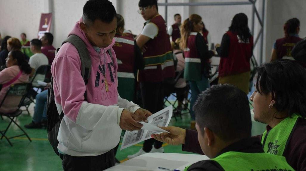 Nezahualcóyotl premia a más de 10 mil estudiantes con apoyos económicos