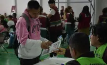 Nezahualcóyotl premia a más de 10 mil estudiantes con apoyos económicos