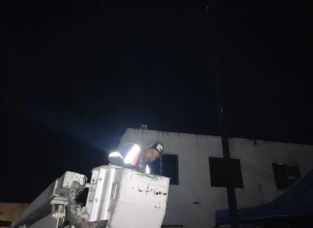 Alcalde de Juárez, Félix Arratia, reporta avances en iluminación y pavimentación en el municipio