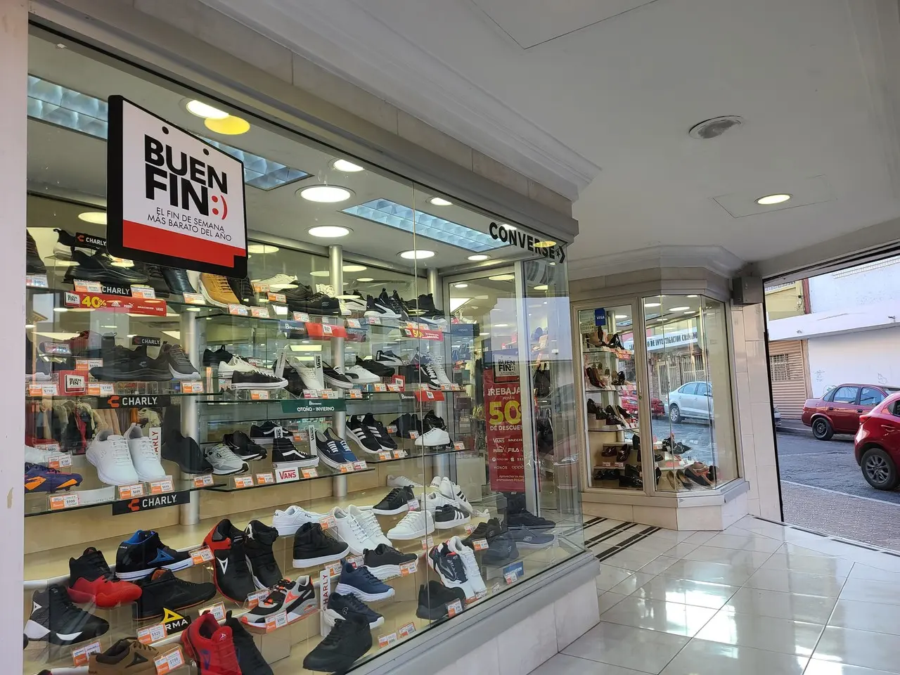 Los comercios en Saltillo ya están listos para el Buen Fin. (Fotografía: Édgar Romero)