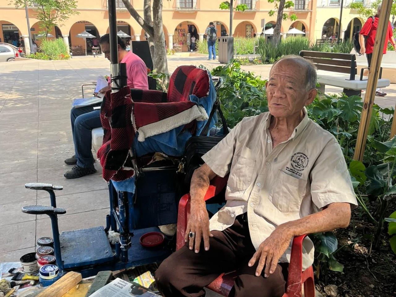 Una actividad centenaria que se realiza en la Plaza Grande de Mérida está a punto de desaparecer.- Foto de Patricia Euan