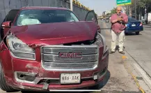 Choque múltiple en Circuito Interior; automovilista se le cierra a otro y provoca accidente