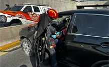 Carambola de 5 vehículos colapsa Gonzalitos en Monterrey
