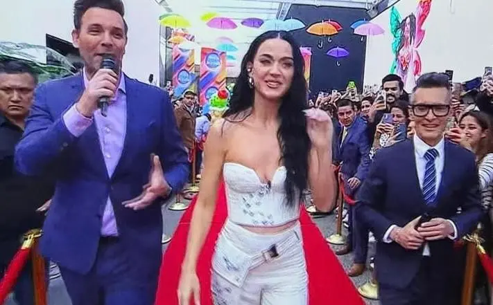 Katy Perry está en México y visita las instalaciones de TV Azteca Foto: Redes Sociales