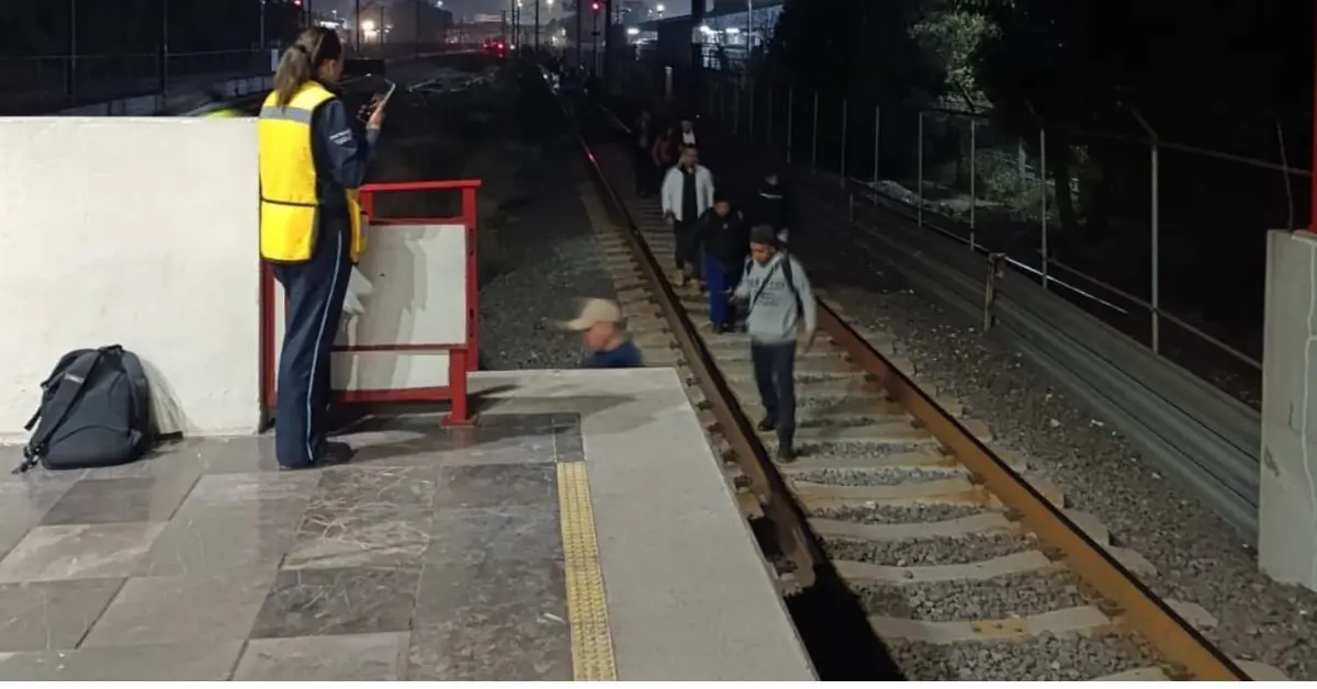 Los usuarios que fueron afectados por los desalojos del Tren Suburbano recibirán una bonificación por 24.50, lo equivalente a un viaje largo. Foto: FB Tabasco Hoy