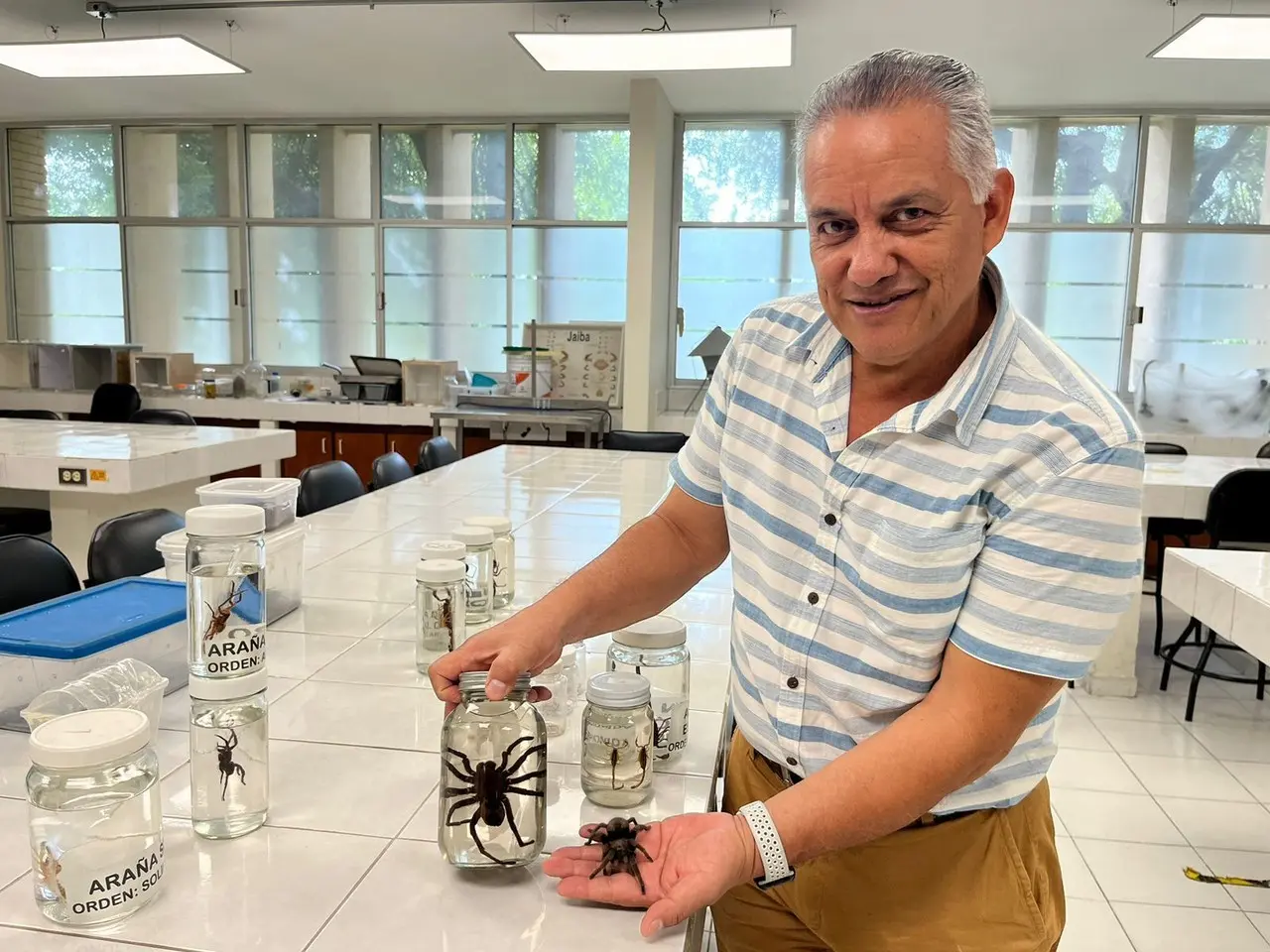 Carlos Solís, Doctor en Ciencias Biológicas y responsable de la colección aracnología en la Universidad Autónoma de Nuevo León. Foto: Vianca Treviño