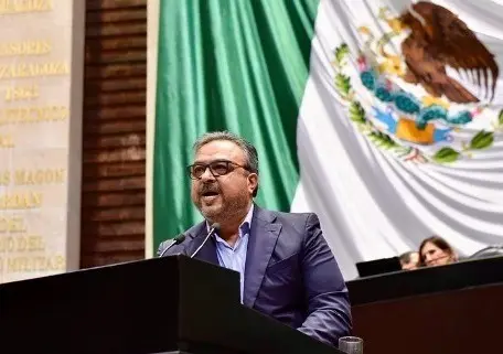 Víctor Pérez en la tribuna de la Cámara de Diputados. Foto: Instagram victorperezdnl.