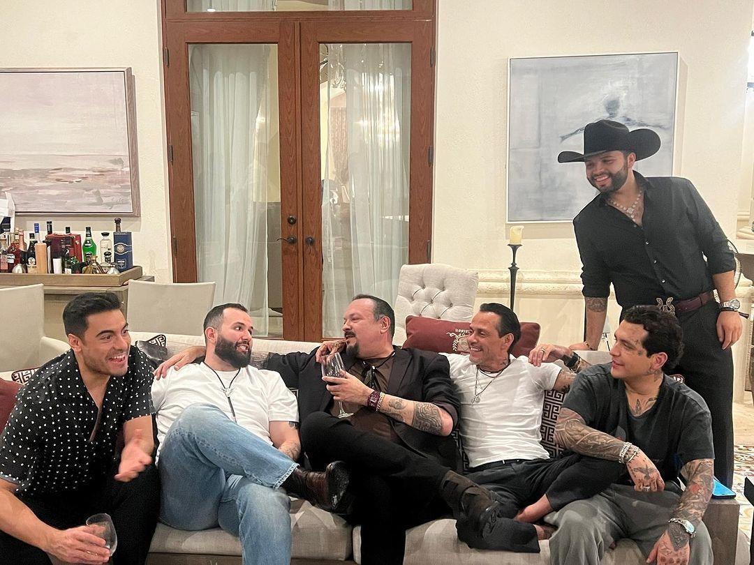 Nodal y Carín León juntos en el after del suegro Pepe Aguilar, se van de fiesta (VIDEO)