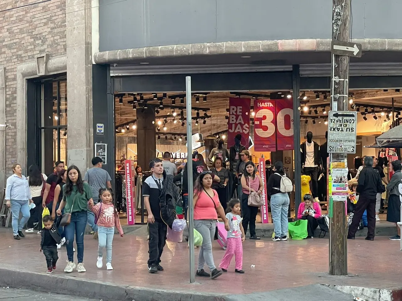 El Centro de Saltillo lució abarrotado por el Buen Fin. (Fotografía: Leslie Delgado)