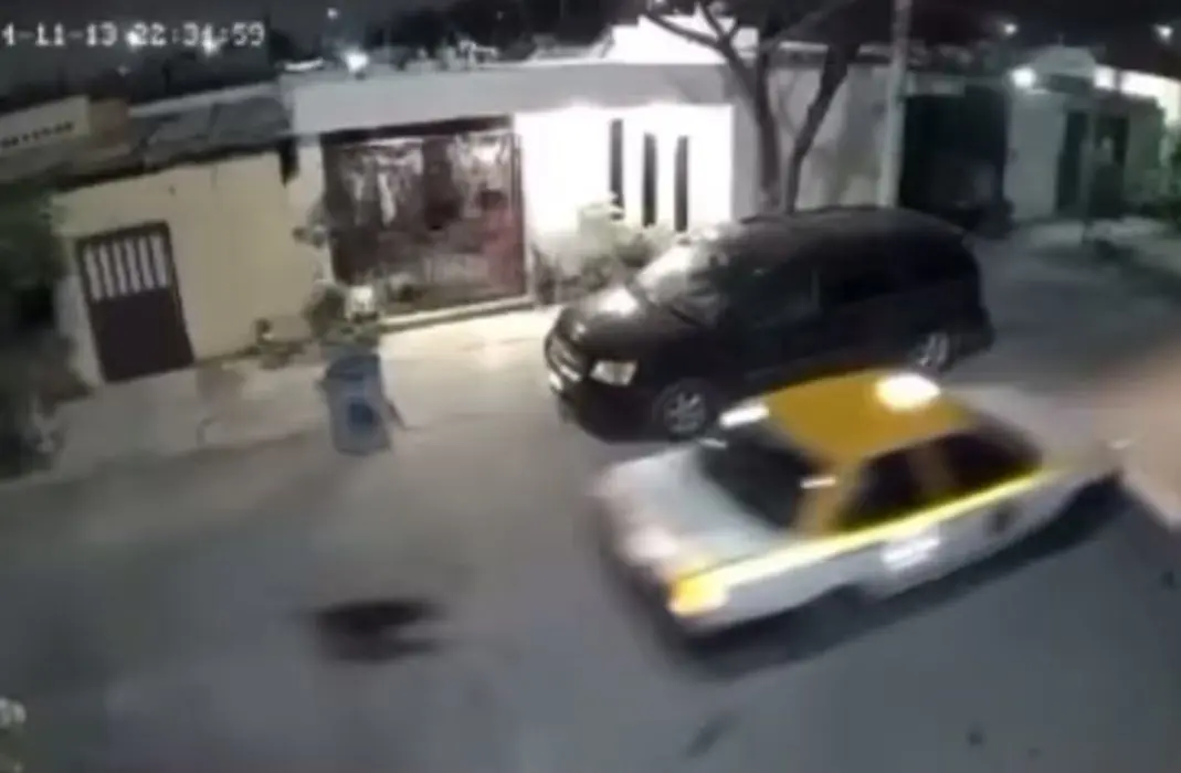 Conductor de taxi en Monterrey arrastra y mata a un perro. Foto: Redes sociales.