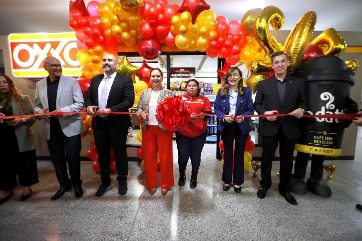 Inauguran tiendas OXXO en Torre Administrativa y Pabellón Ciudadano