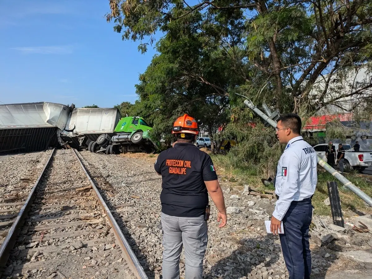 El accidente solamente causo daños materiales. Foto: Protección Civil de Nuevo León