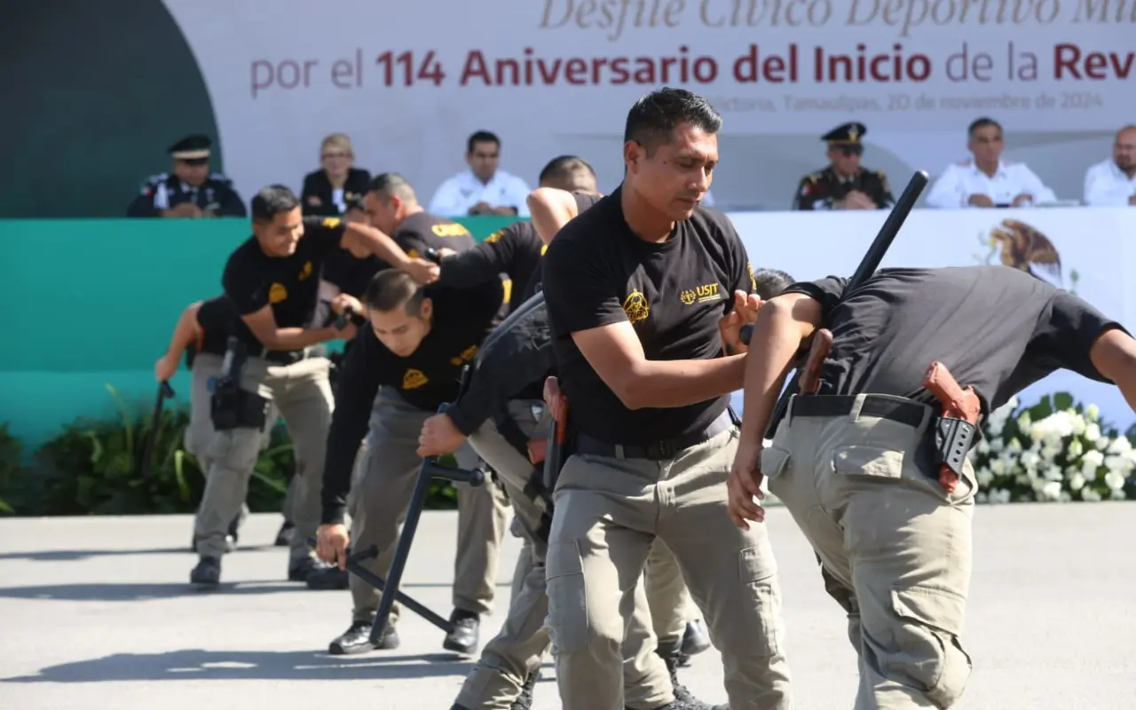 El contingente de la USJT mostraron parte de técnicas y tácticas en el desfile del 114 Aniversario de la Revolución Mexicana. Foto: USJT