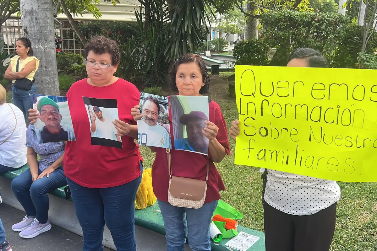 Familiares de los pescadores desaparecidos en el Golfo de México a inicios de noviembre. Foto: Axel Hassel