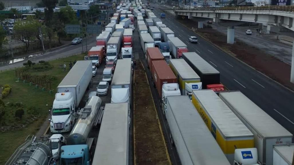 ¡Cerrada! Autopista México-Querétaro se convierte en estacionamiento por 40 Km