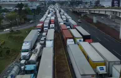 ¡Cerrada! Autopista México-Querétaro se convierte en estacionamiento por 40 Km