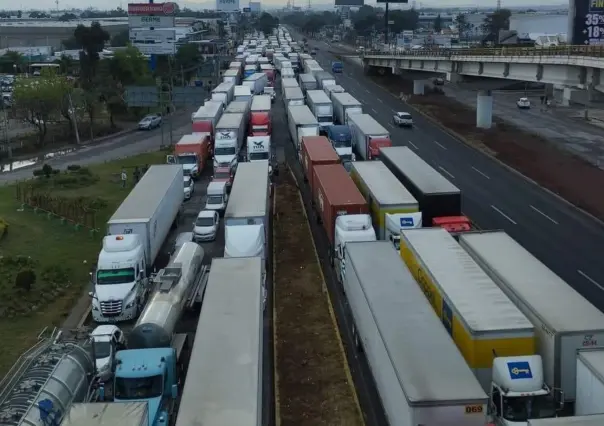 ¡Cerrada! Autopista México-Querétaro se convierte en estacionamiento por 40 Km