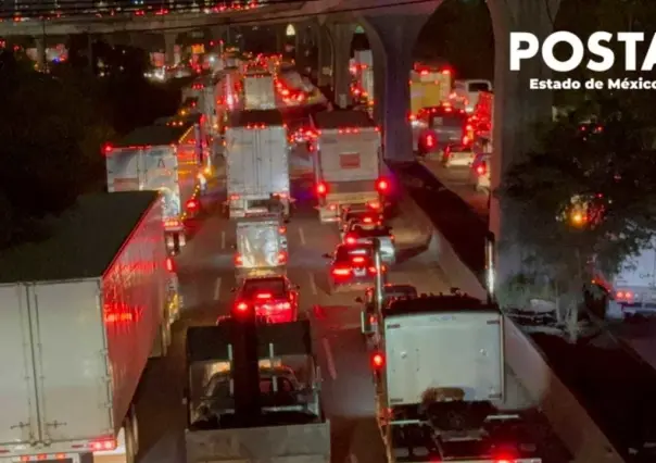 Autopista México-Querétaro colapsada; filas kilométricas avanzan lento (VIDEO)