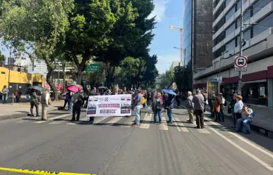 Trabajadores de base del Gobierno de la CDMX protestan por ajuste salarial