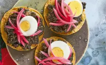 Panuchos de huevo: Uno de los desayunos estrella que ofrece Tixkokob