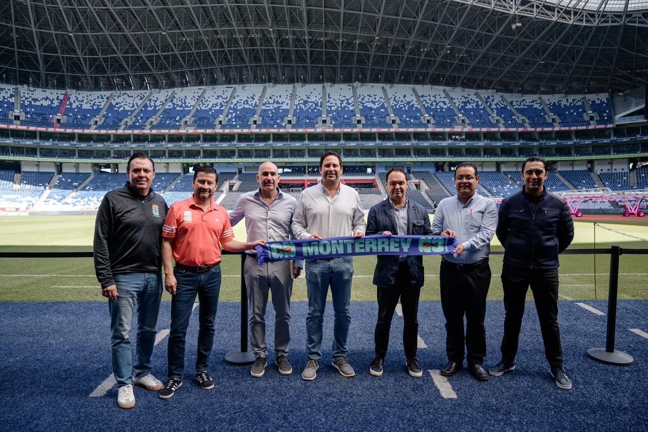 Javier Díaz de visita en el estadio de los Rayados de Monterrey. (Fotografía: Javier Díaz)