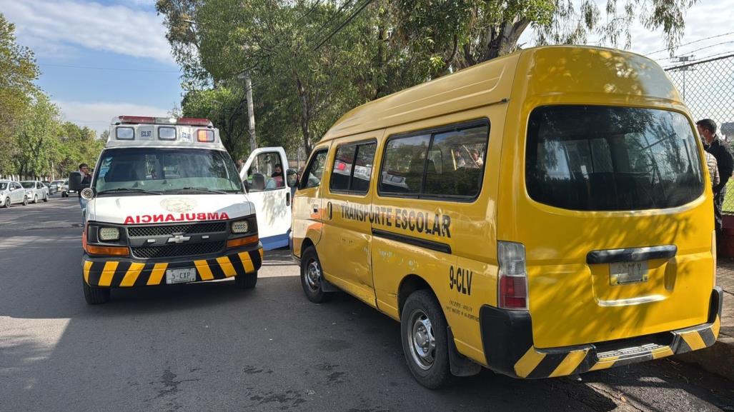 Unidad de transporte escolar es impactada por patrulla del Edomex