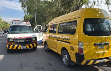 Unidad de transporte escolar es impactada por patrulla del Edomex