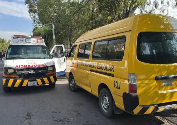 Unidad de transporte escolar es impactada por patrulla del Edomex