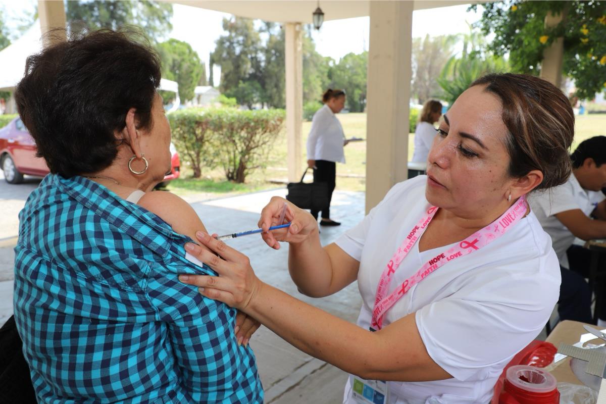 La campaña de vacunación contra enfermedades respiratorias, entre ellas el COVID-19, inició en noviembre. Foto: Secretaría de Salud de Tamaulipas