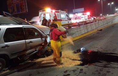 Conductora en estado crítico tras impactarse contra puente en Ramos Arizpe