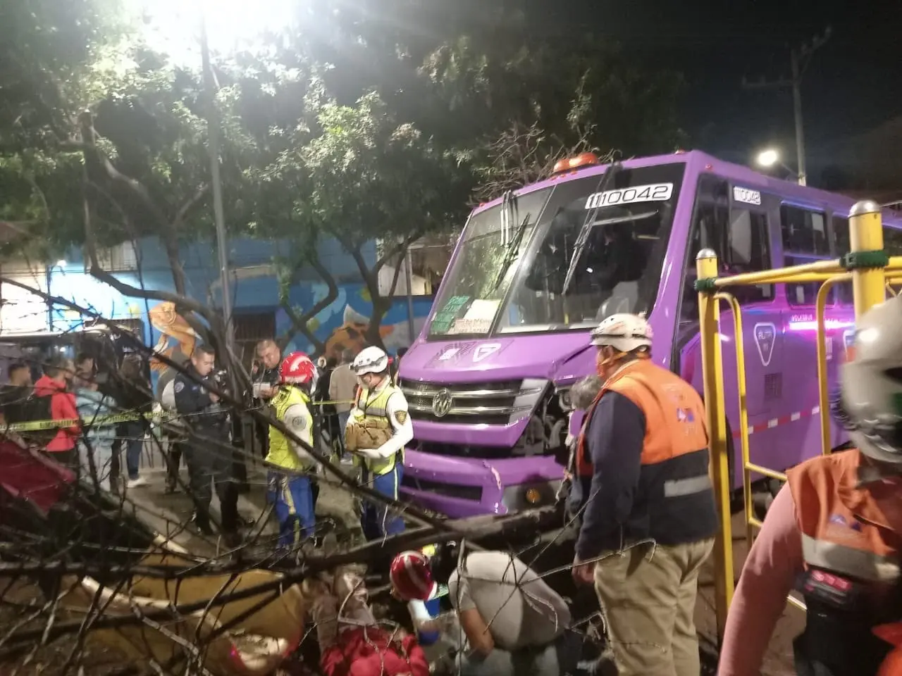 Camión de Ruta 111 arrolla a dos personas en Coyoacán