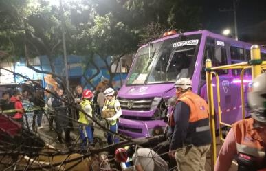 Camión de Ruta 111 arrolla a dos personas en Coyoacán