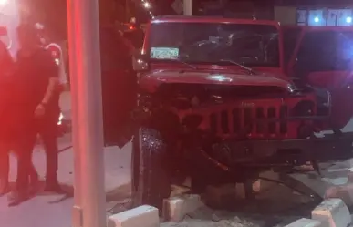 Accidente sobre la avenida Nicolás Tamaral en Cabo San Lucas deja tres personas heridas