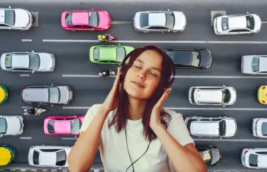 ¿Estrés en el tránsito? Escucha estas canciones y relájate mientras vas en tu auto