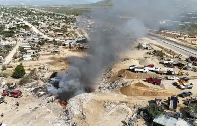 Se incendia lote de basura en Cabo San Lucas cerca de Vista Azul
