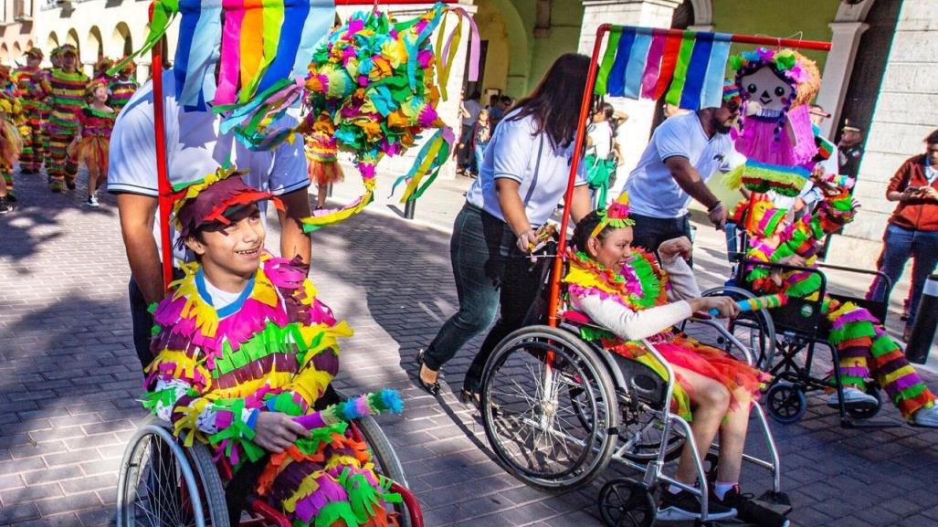 Personas con discapacidad realizan desfile del 20 de noviembre en Mérida