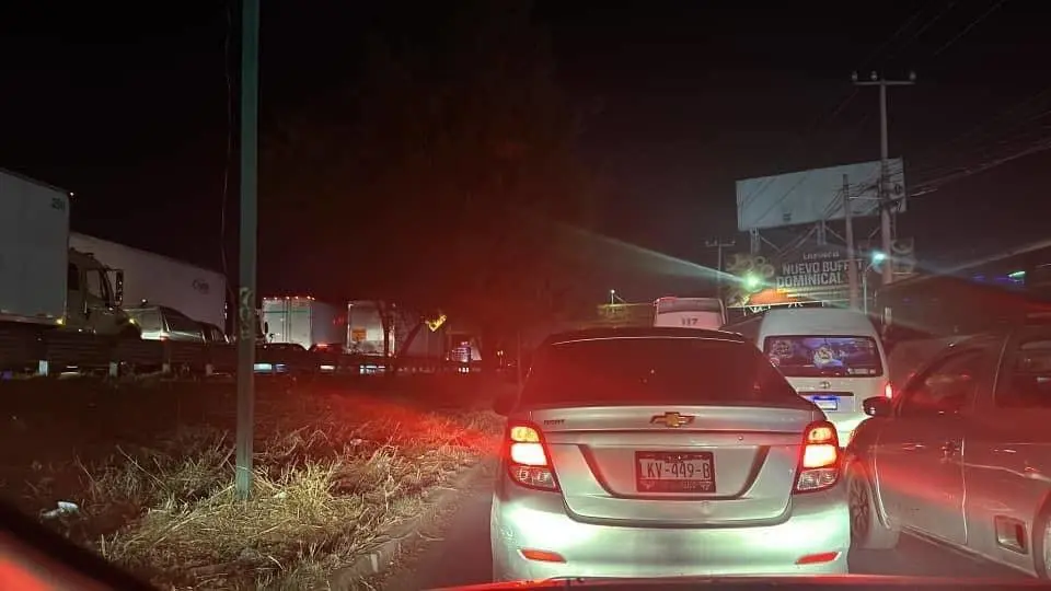 La autopista México-Querétaro ha registrado complicaciones viales y cierres por más de 24 horas. Foto: FB Periódico Izcalli