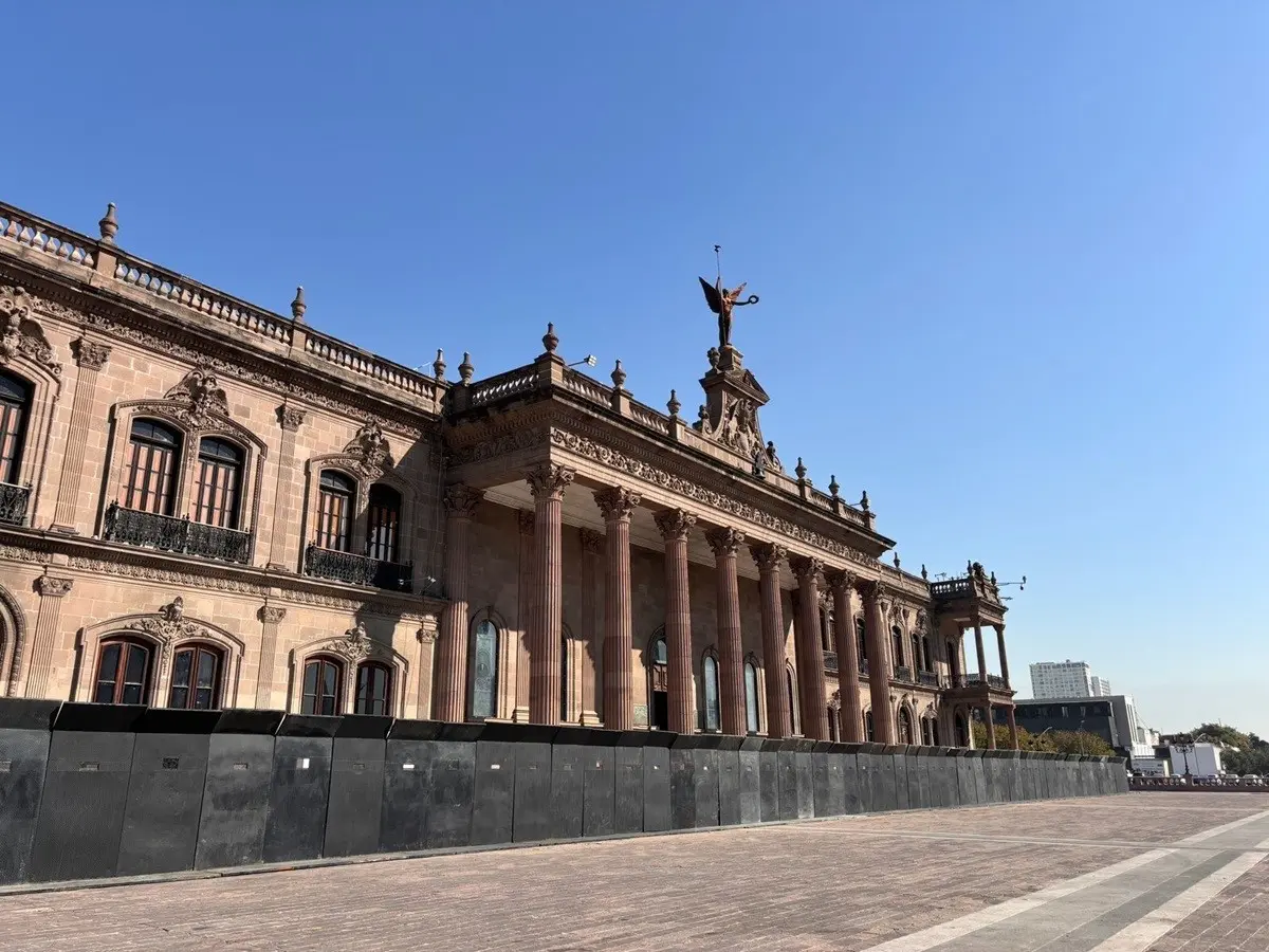 Blindan Palacio de Gobierno por la marcha de mujeres del 25N y esto debes saber