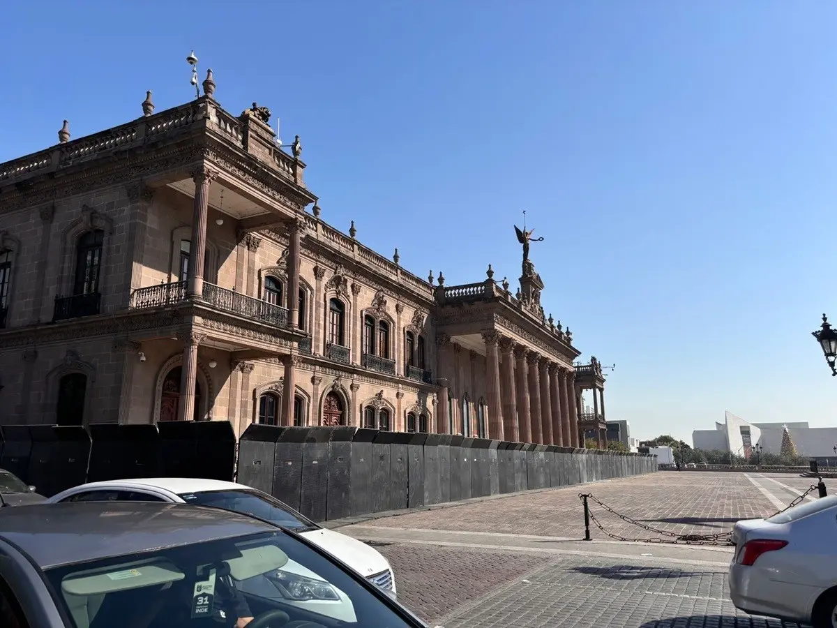 Blindan Palacio de Gobierno por la marcha de mujeres del 25N y esto debes saber